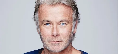 Quand Franck Dubosc se métamorphose en Francis Lalanne, c'est très...