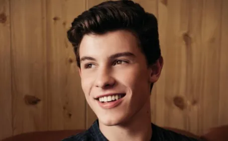 Shawn Mendes reprend « Treat You Better » avec des instruments pour...