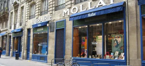 Opération surprise devant la librairie Mollat