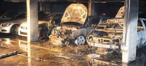 Feu de voiture dans un parking à Bordeaux