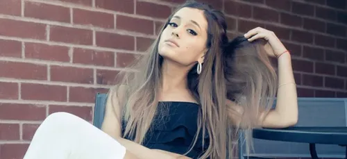 Ariana Grande a coupé son interminable queue de cheval ! (Photo)