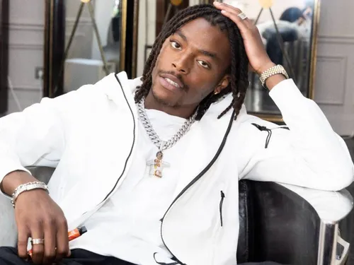 Koba LaD jugé pour homicide involontaire après un accident mortel à...