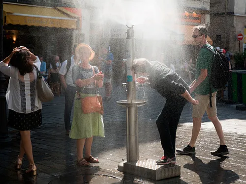 Canicule en France, otages et violences au Proche-Orient,...