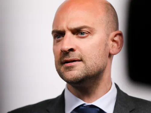 La France va larguer de l’aide à Gaza, famine critique selon l’IPC,...