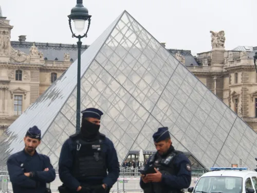 Cambriolage du Louvre : tout ce qu'il faut savoir sur l'arrestation...