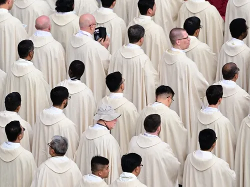15 papabili : les cardinaux en lice pour succéder au pape François