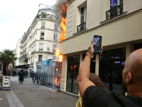 France sous tension : blocages et manif contre l’austérité, Lecornu...