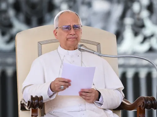 Le Vatican face à l’intelligence artificielle : le pape appelle à...