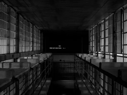 السجين الهارب الذي أعاد رسم خارطة السجون الفرنسية