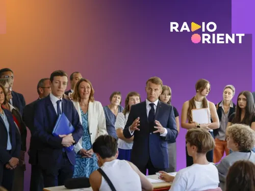 Rentrée scolaire : Macron défend la mise à l’écart des téléphones,...