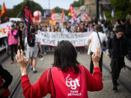 Forte mobilisation des agents publics pour les salaires et les...