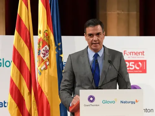 Régularisation de 500.000 sans-papiers : le processus commence en...