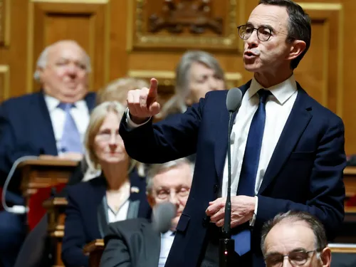 Macron exige des mesures d'ici juin face à la gravité des faits sur...