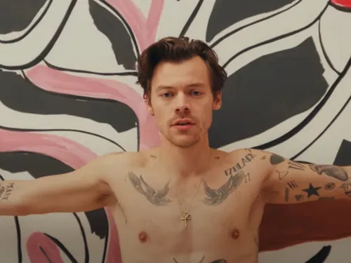 Harry Styles dévoile "As it Was" et son clip