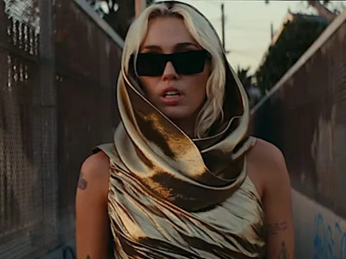 Miley Cyrus bat un record avec sa revenge song "Flowers"