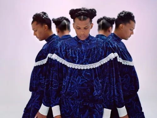 "L'Enfer" : Stromae dévoile un clip sobre et poignant