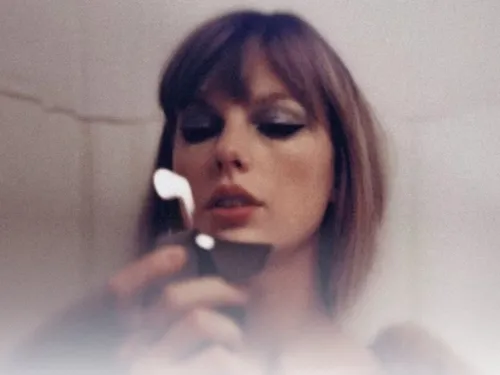 Taylor Swift dévoile son nouvel album...Et sa réédition 3h plus tard !