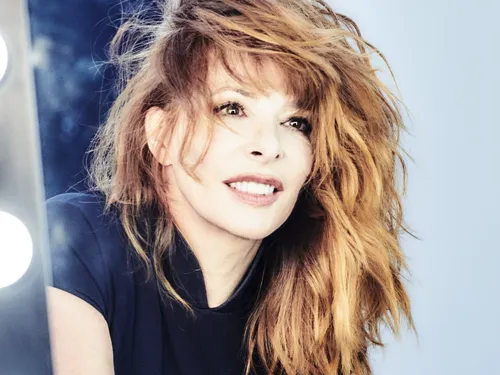 Rallumer les étoiles : le nouveau single de Mylène Farmer.