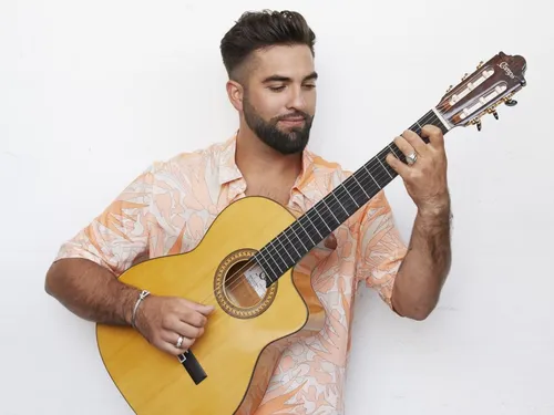 Kendji Girac dévoile "l'école de la vie"