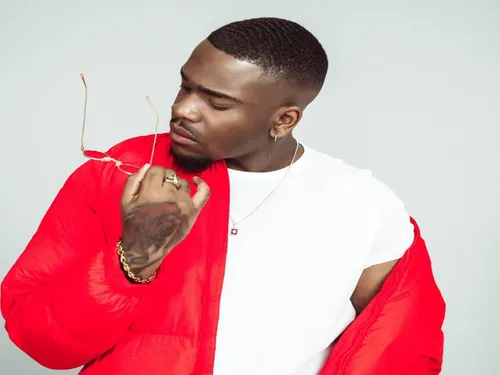 Tayc : son nouveau single "Dis-moi comment"