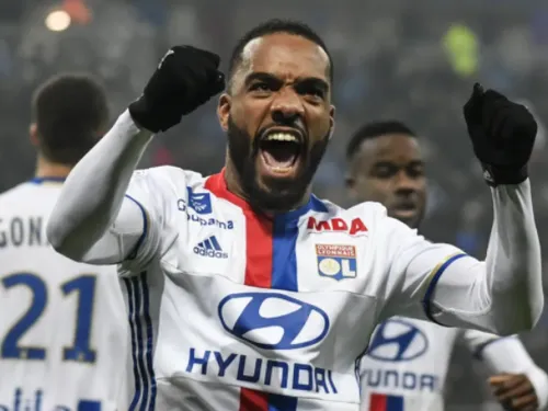 Rumeurs de Transfert à Lyon : Qui est le Prochain Alexandre...