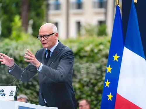 Édouard Philippe durcit sa ligne sur l’immigration et vise une «...