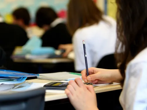 Étudiants étrangers : les conditions d’accès aux aides et au séjour...