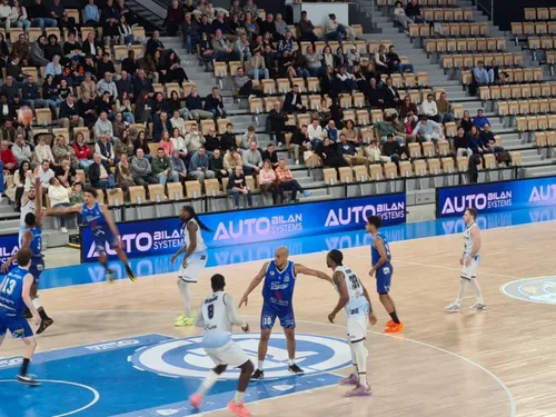 Les basketteurs chartrains se rassurent au Colisée