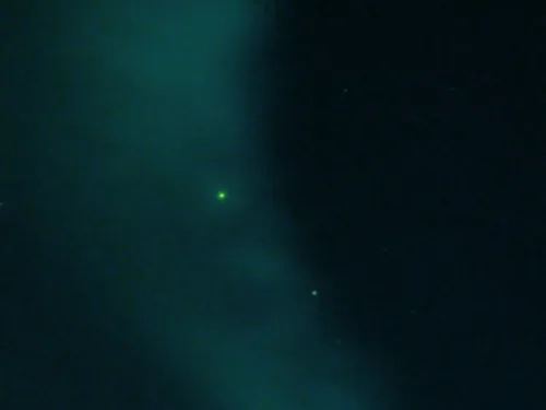 Une aurore boréale dans le ciel de Chartres