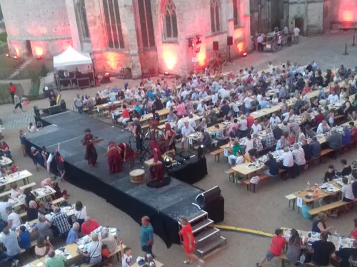 Le banquet médiéval est complet à Châteaudun