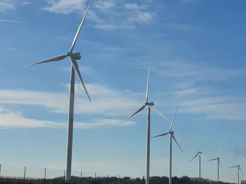 Une visite autour des éoliennes à Cormainville 