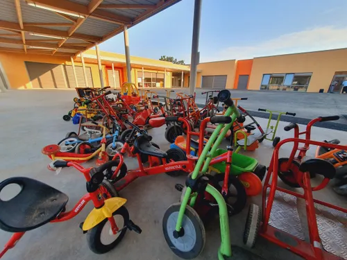 "Dans la cour, c'est un four !" : Les écoles fermées à Vald'Yerre