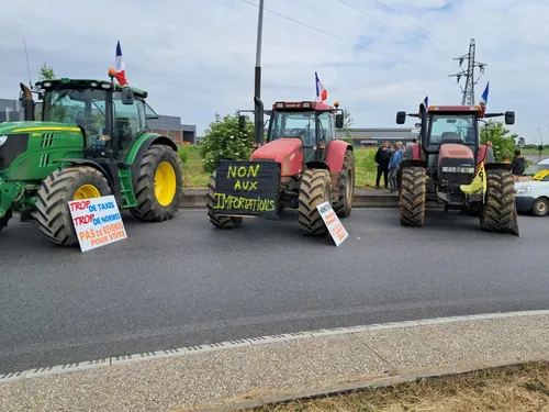 Action des agriculteurs sur la rocade !