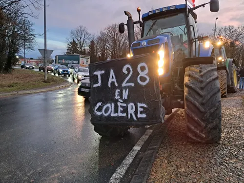 🔊Les agriculteurs maintiennent la pression (PHOTOS)