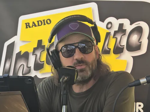 Jojo Fantaisie ? François le Français ? Fred Testot ? On ne sait...