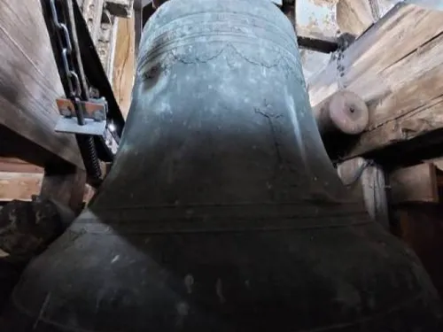 CHARTAINVILLIERS - "Marie-Claudine" réinstallée dans le clocher