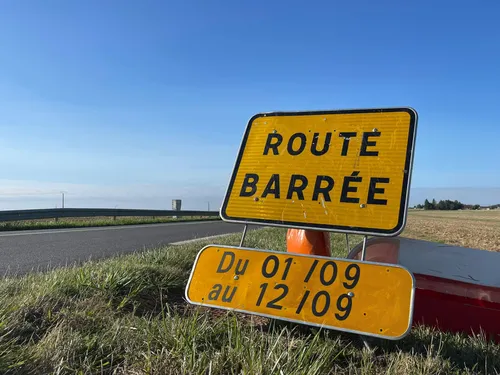 La D921 en travaux entre Brou et Vieuvicq