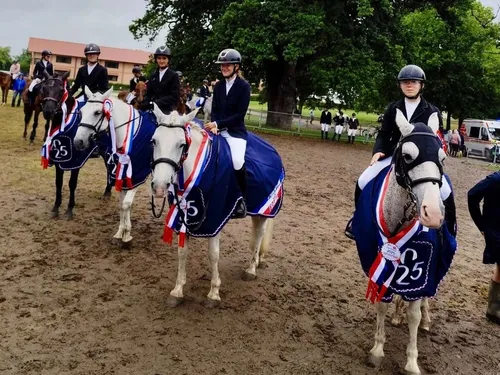 Les cavaliers Dunois champions de France par équipe