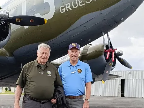  Les frères Simmons  dans les pas de leur père