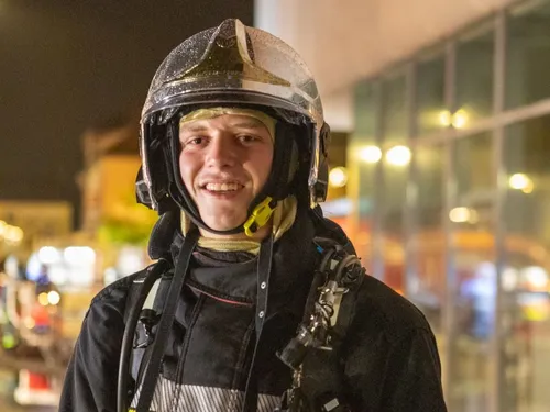 Pompiers, pêcheurs, footballeurs rendent hommage à Noa tué dans un...