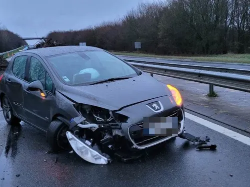 Un automobiliste force un barrage agricole