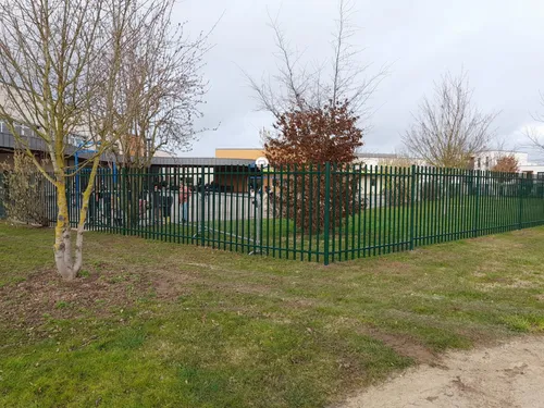 La cour de récréation agrandie 8 ans après sa construction