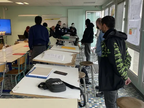Action de la police pour rechercher des stupéfiants au CFA Bâtiment...
