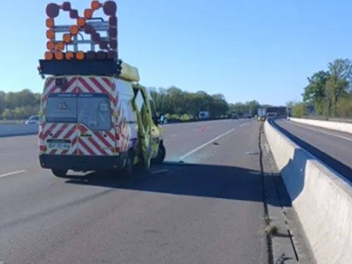 Deux fourgons Vinci Autoroutes percutés en l’espace d’une heure sur...