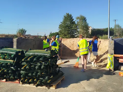 Chantier Jeunes : 1 000 batardeaux pour protéger Châteaudun des...