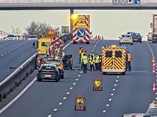 Un véhicule d'intervention percuté sur l'A10