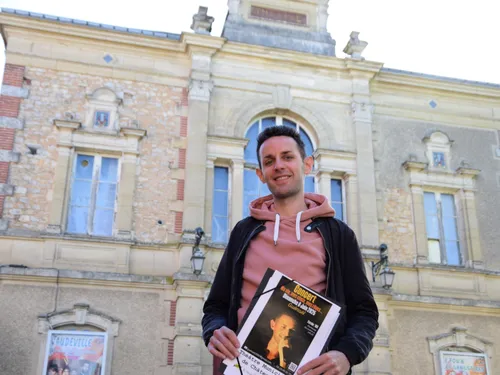 🔊 20 ans après, il refoule les planches qui l'ont vu débuter