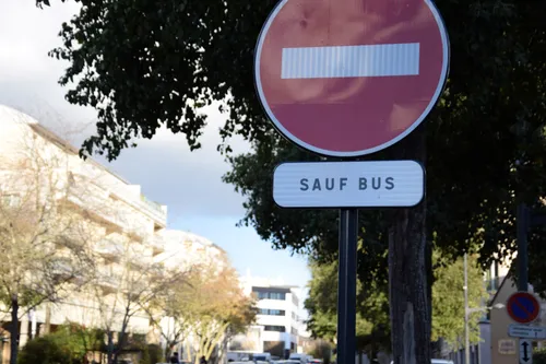 🔊Les bus chassent les cyclistes à Chartres