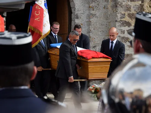 🔊 L'émouvant dernier hommage à Claude Térouinard, figure de la...