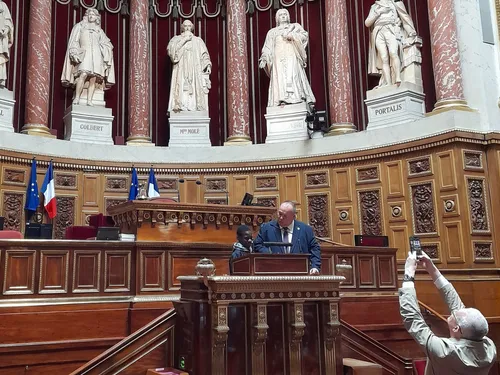 Des jeunes Mainvillois à la découverte du Sénat